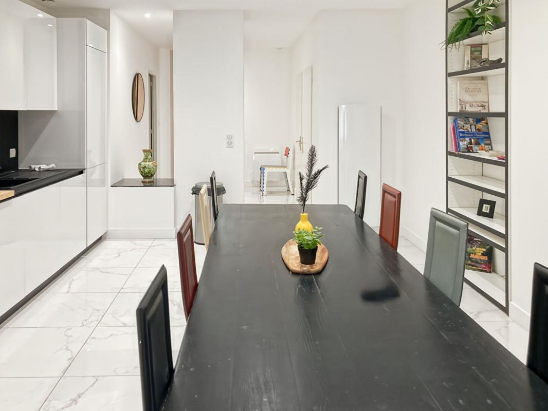 BORDEAUX Elégant appartement avec prestations haut de gamme à proximité immédiate de Pey Berland 5