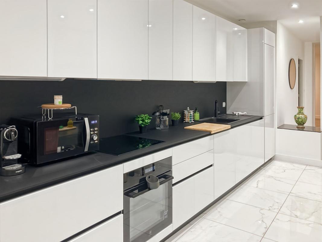 BORDEAUX Elégant appartement avec prestations haut de gamme à proximité immédiate de Pey Berland 6