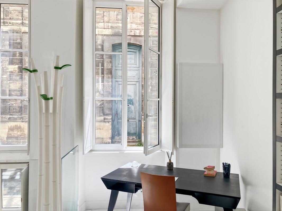 BORDEAUX Elégant appartement avec prestations haut de gamme à proximité immédiate de Pey Berland 7