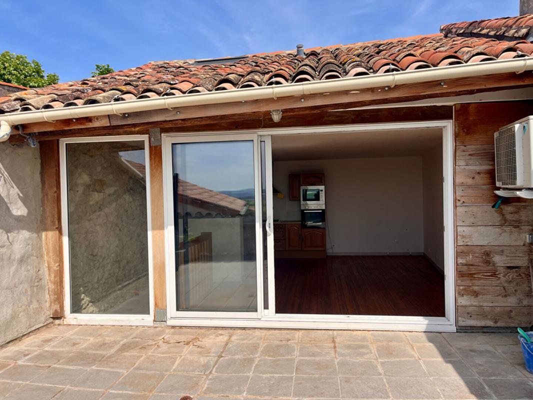 SAINT-SATURNIN-DE-LUCIAN Maison de village traversante avec terrasse et atelier 13