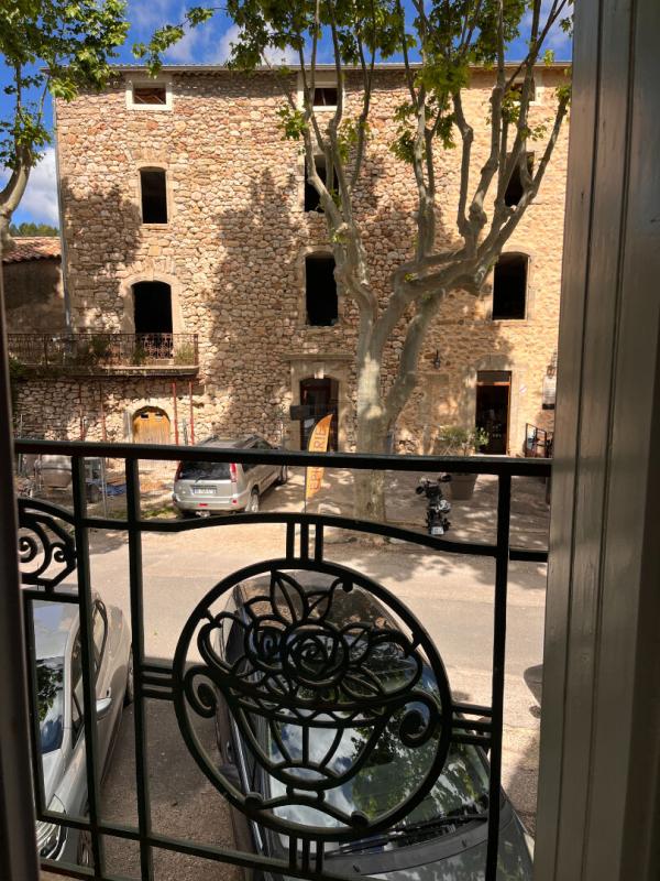 SAINT-SATURNIN-DE-LUCIAN Maison de village traversante avec terrasse et atelier 15