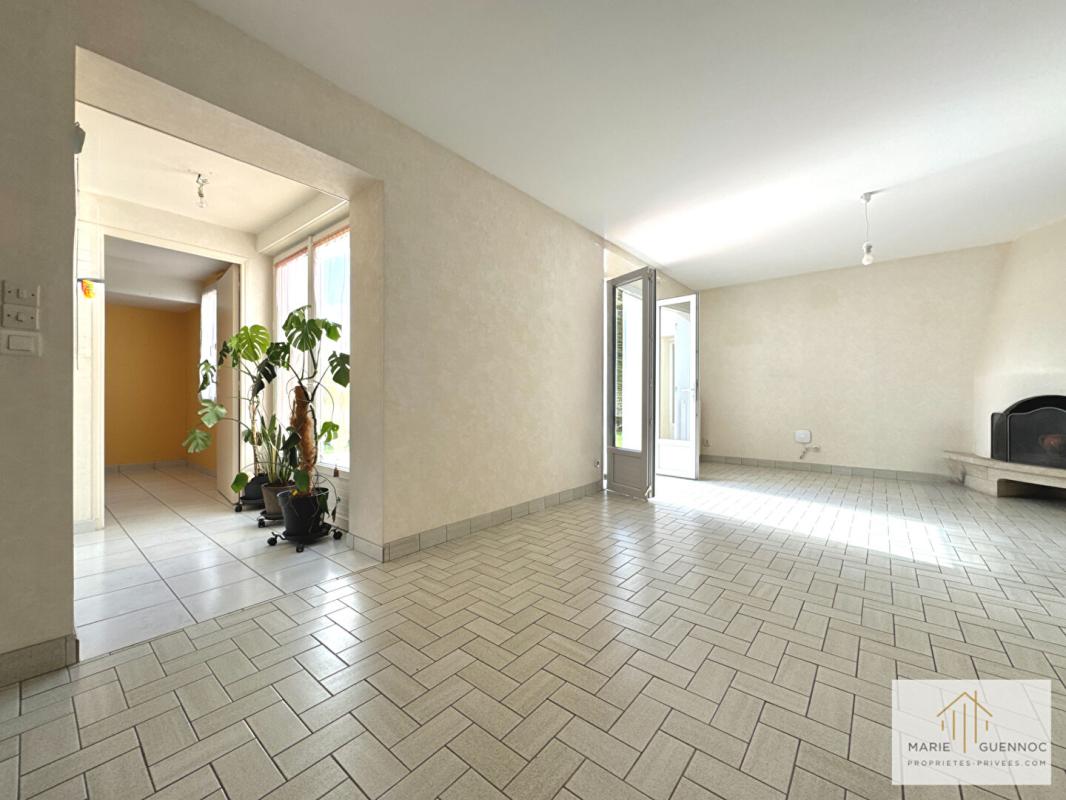 BASSE-GOULAINE Maison familiale de 6 pièces tout à pied avec garage et atelier 2
