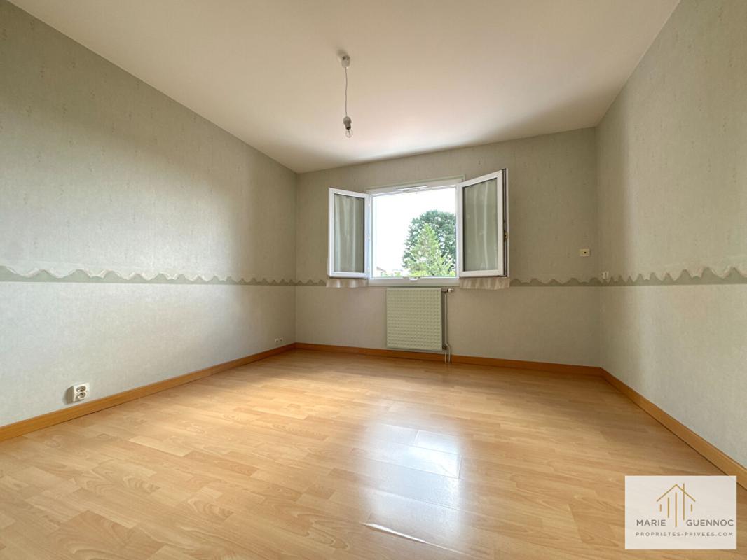 BASSE-GOULAINE Maison familiale de 6 pièces tout à pied avec garage et atelier 8
