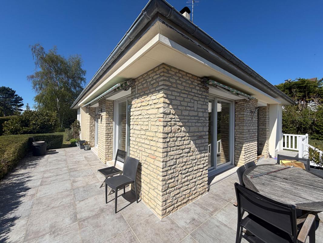 TOUQUES Ravissante maison de 4 pièces avec sous-sol total idéalement situé 1