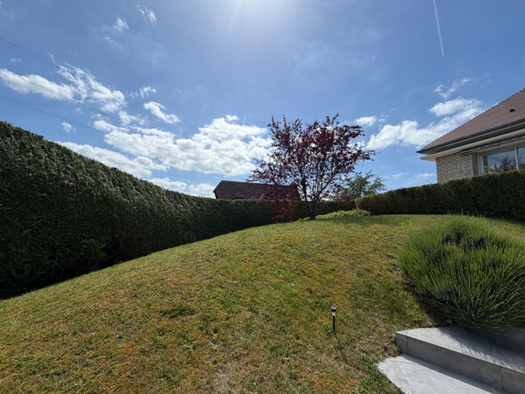 TOUQUES Ravissante maison de 4 pièces avec sous-sol total idéalement situé 6