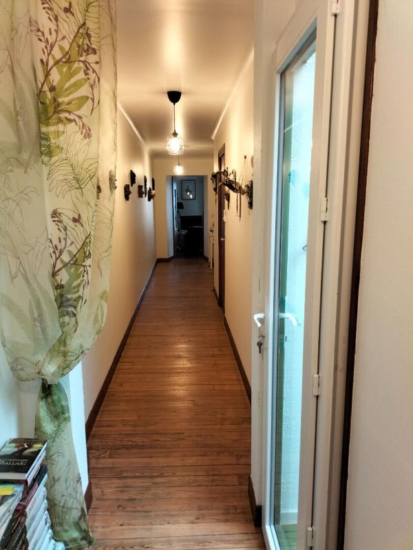 GEAUNE Immeuble comprenant un appartement et un local commercial au rdc 5