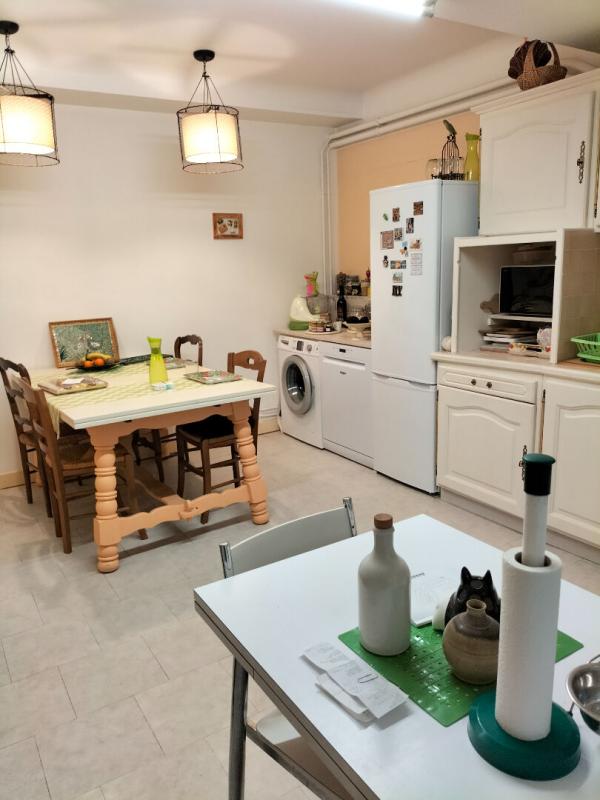 GEAUNE Immeuble comprenant un appartement et un local commercial au rdc 7
