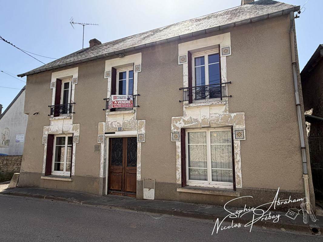 GRENEVILLE-EN-BEAUCE Maison de 4 pièces, 3 chambres avec jardinet 1