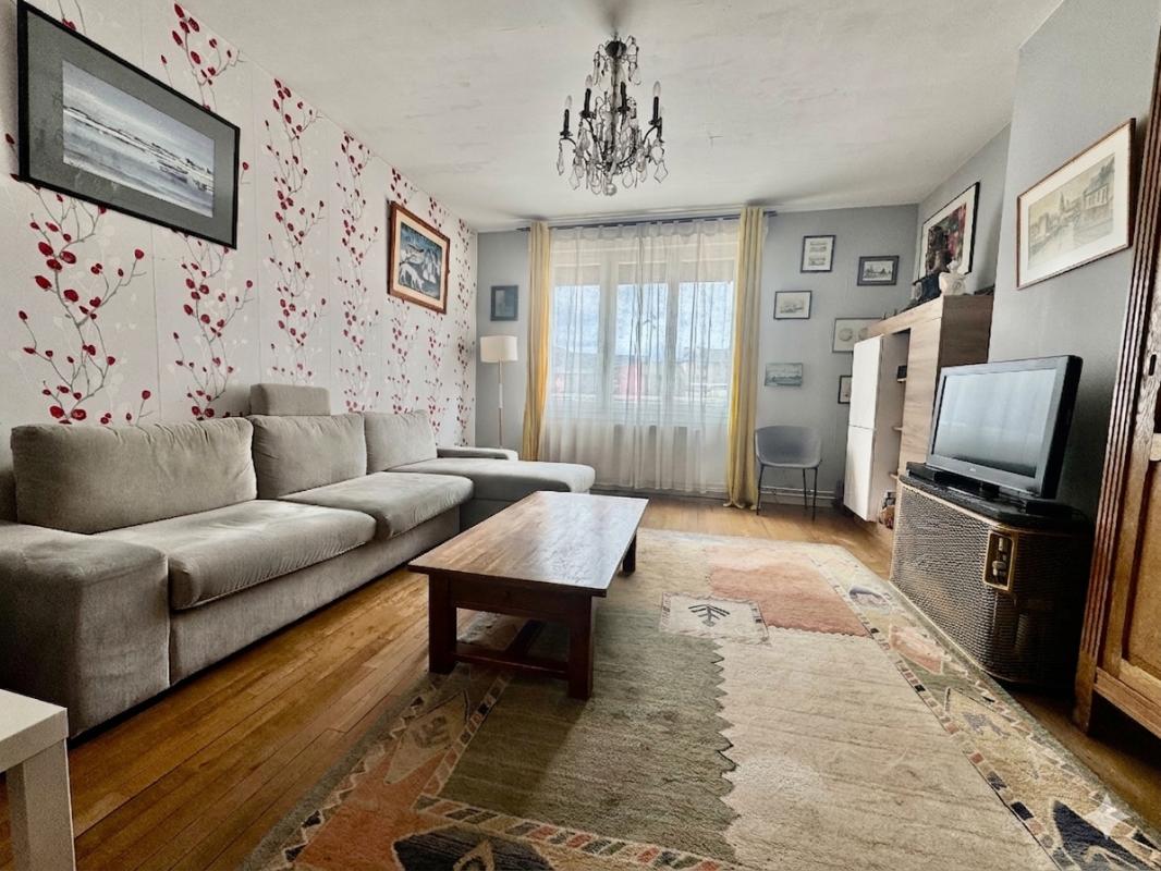 AMIENS APPARTEMENT Centre-ville AMIENS 98m2 , 2 chambres, cave ,grenier 1