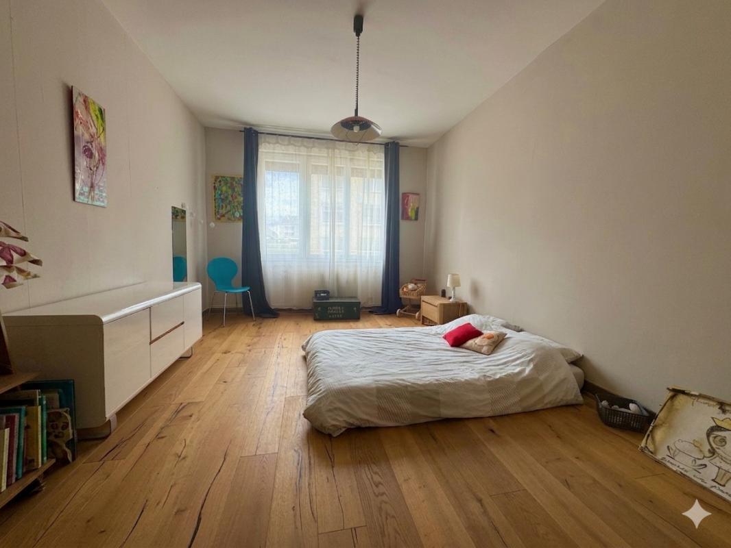 AMIENS APPARTEMENT Centre-ville AMIENS 98m2 , 2 chambres, cave ,grenier 5