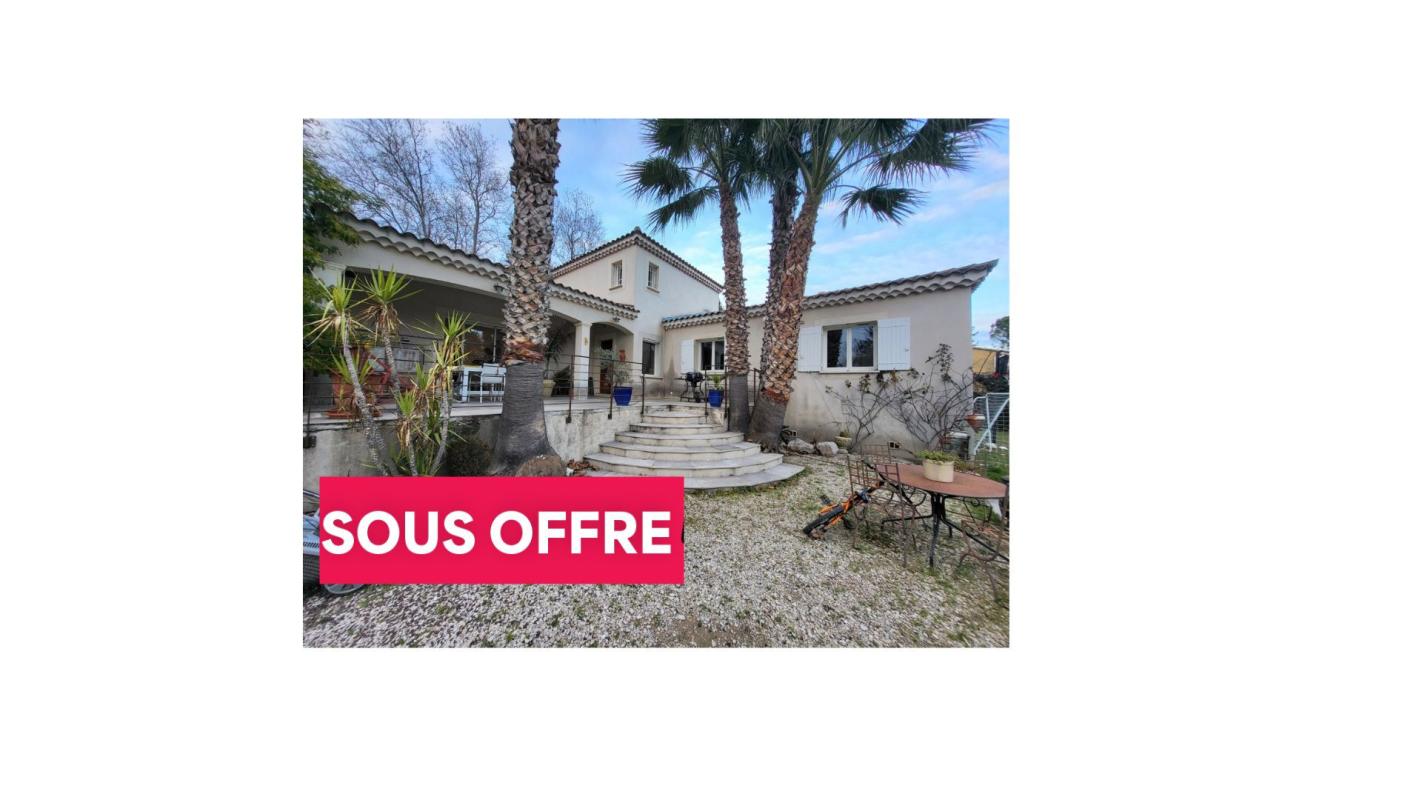 NOVES Villa Noves 5 pièce(s) 169m2 4 chambres terrain 2000m2 Piscine terrasse 1