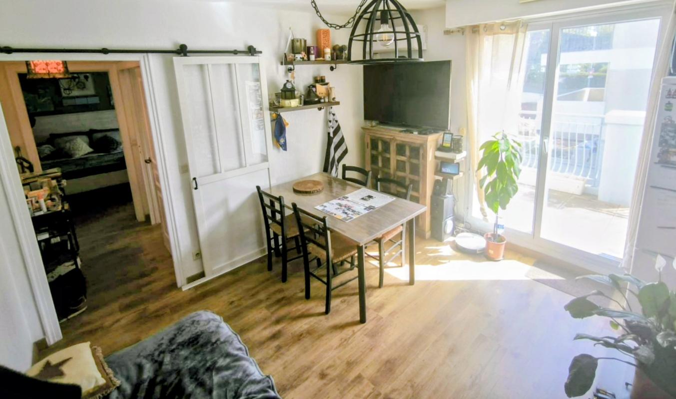 SAINT-RAPHAEL BOULOURIS, À vendre Superbe F2 avec terrasse, parking et cave Proche commerces & mer 1