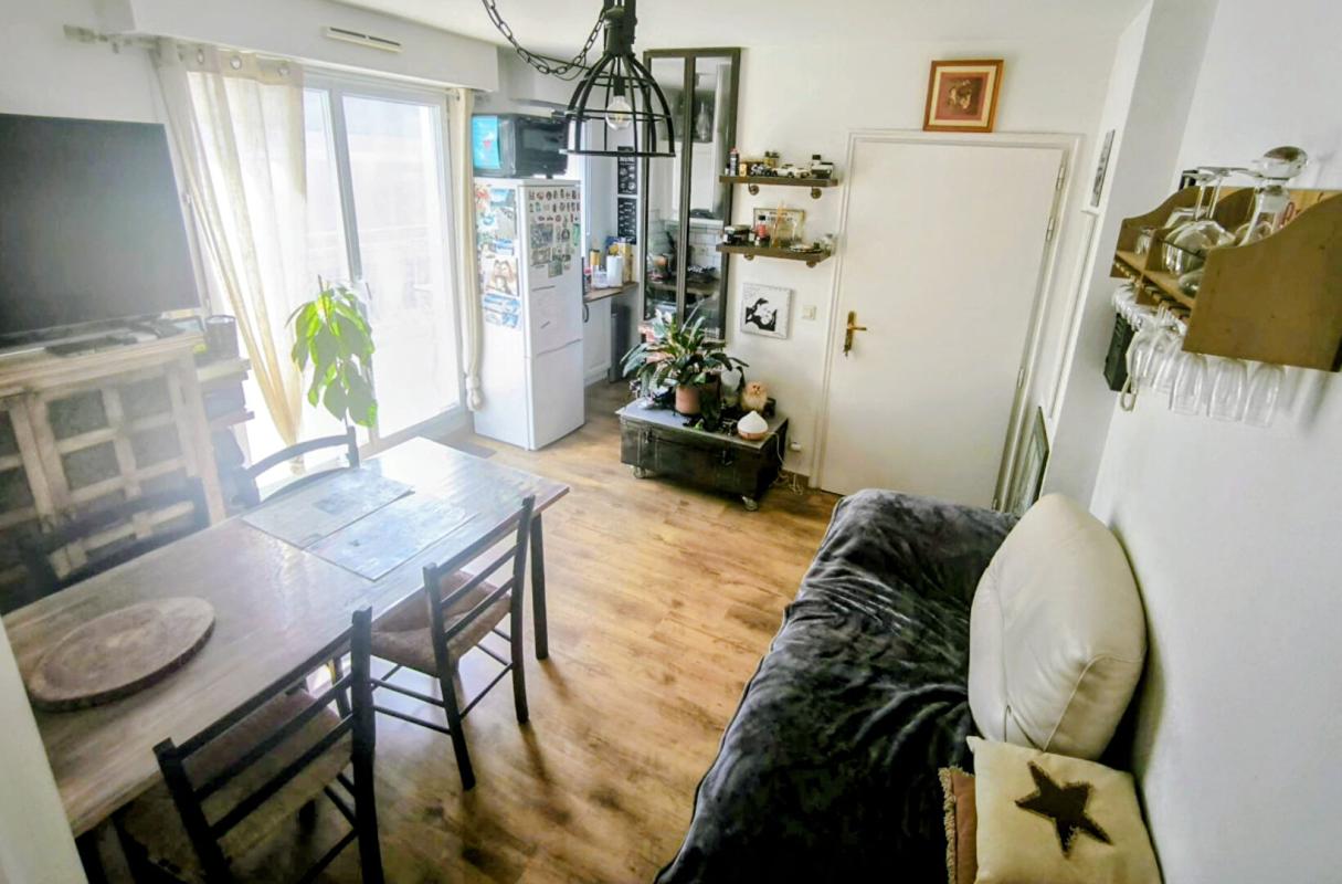 SAINT-RAPHAEL BOULOURIS, À vendre Superbe F2 avec terrasse, parking et cave Proche commerces & mer 3