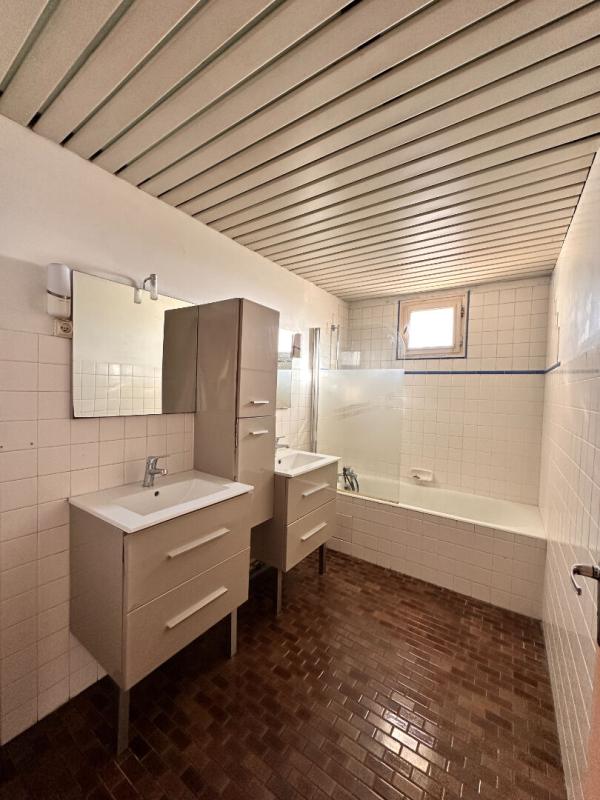 AGEN Appartement  3 pièce(s) 111.12 m2 12
