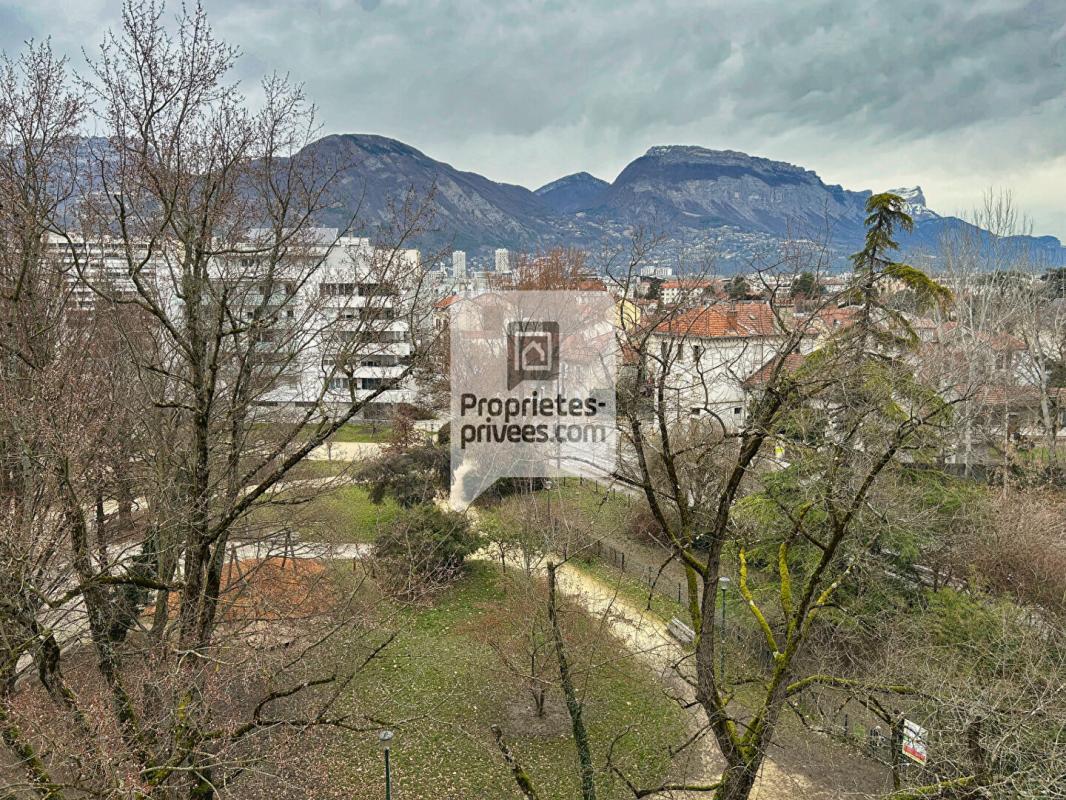 GRENOBLE GRENOBLE BAJATIERE Grand T4 de 92m2 + 2 Caves 1