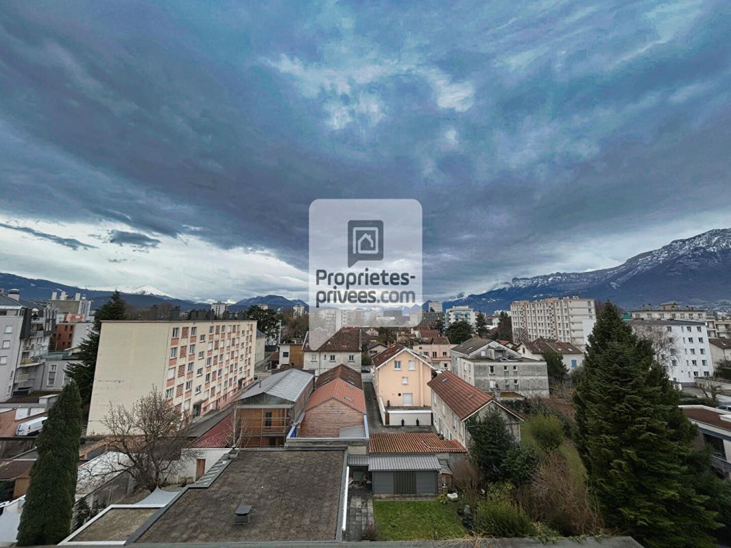 GRENOBLE GRENOBLE BAJATIERE Grand T4 de 92m2 + 2 Caves 2
