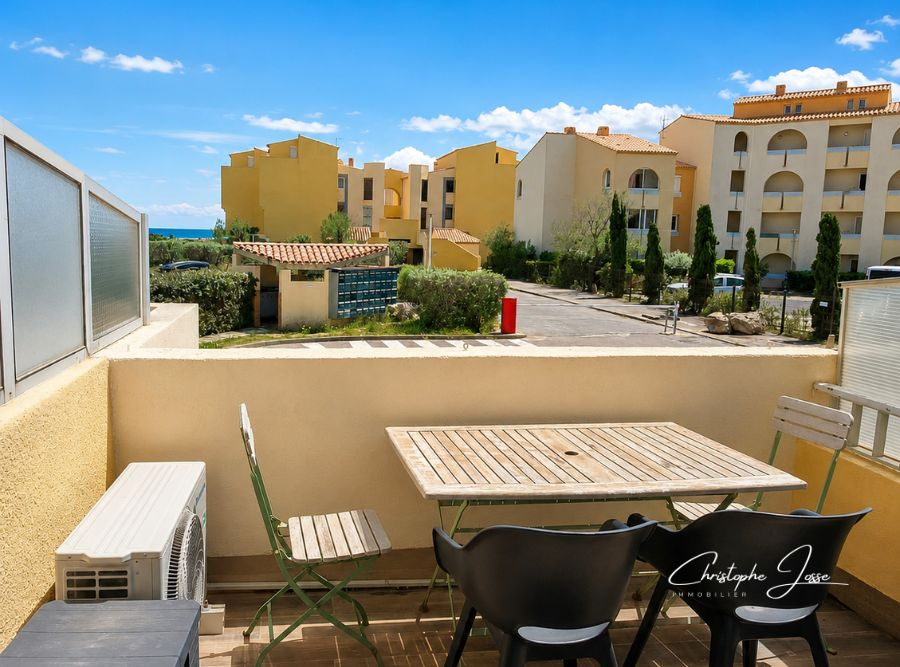 PORT LEUCATE Grand T2 climatisé avec terrasse accès direct plage 2