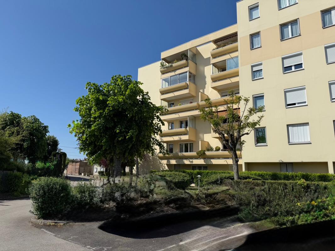 DIJON Appartement Dijon T2 environ 35m2 ,1 pièce à vivre de 23m2  rez de jardin très calme et agréable 1