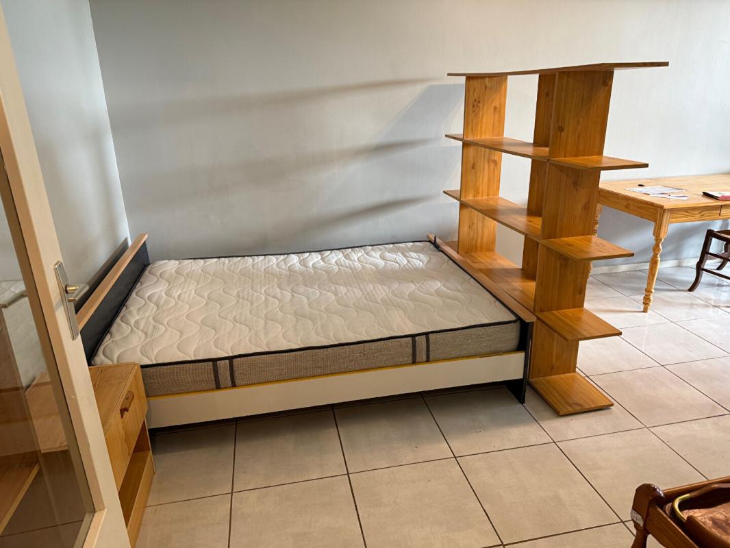 DIJON Appartement Dijon T2 environ 35m2 ,1 pièce à vivre de 23m2  rez de jardin très calme et agréable 10