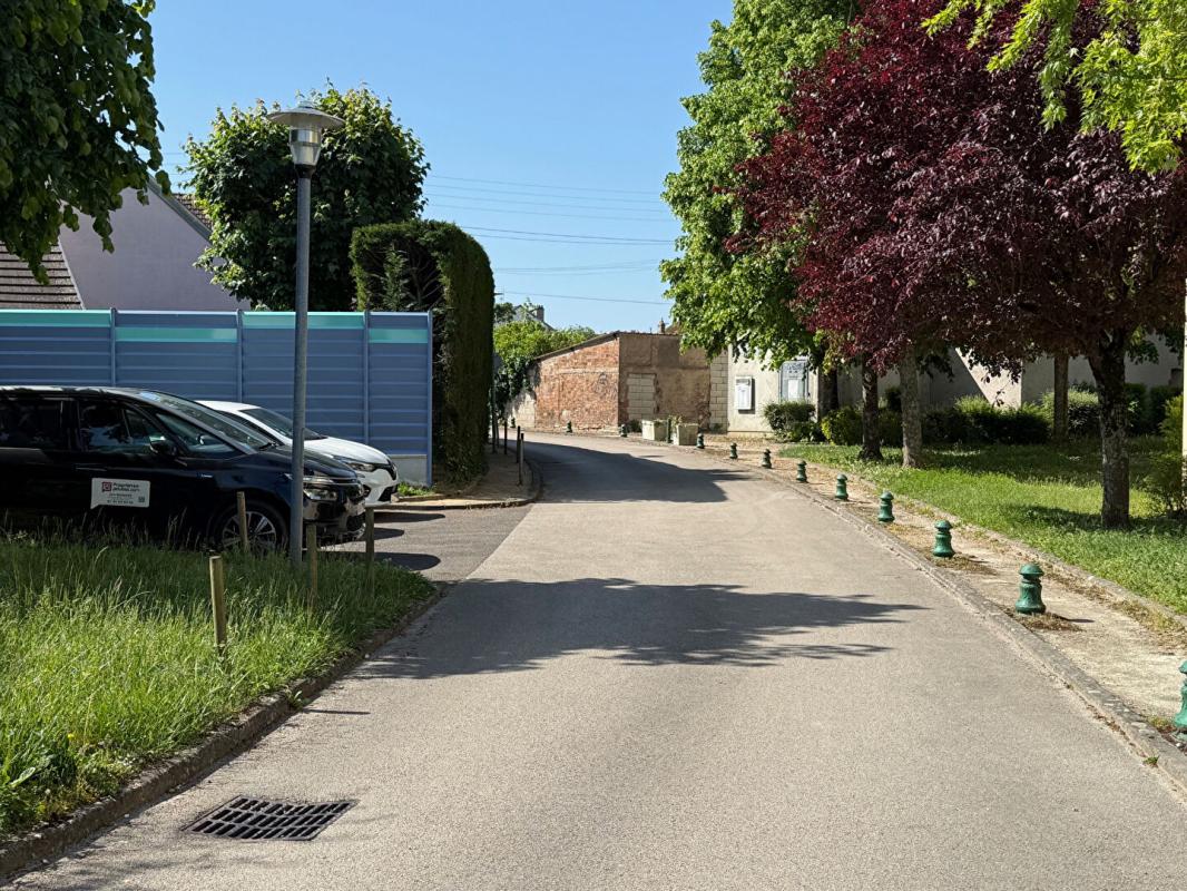 DIJON Appartement Dijon T2 environ 35m2 ,1 pièce à vivre de 23m2  rez de jardin très calme et agréable 12