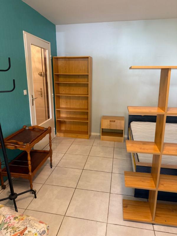DIJON Appartement Dijon T2 environ 35m2 ,1 pièce à vivre de 23m2  rez de jardin très calme et agréable 5
