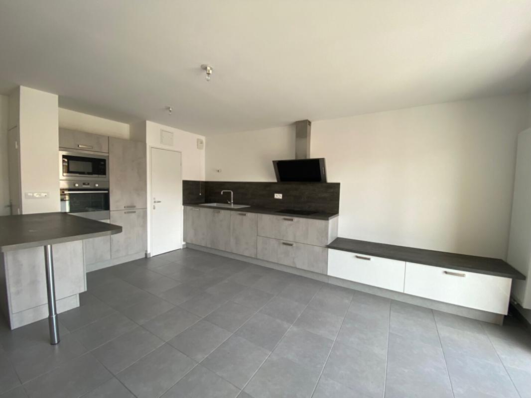 SAINT-LAURENT-SUR-SAONE À vendre - Appartement T3 lumineux avec balcon et garage - Saint-Laurent-sur-Saône (01750) 3