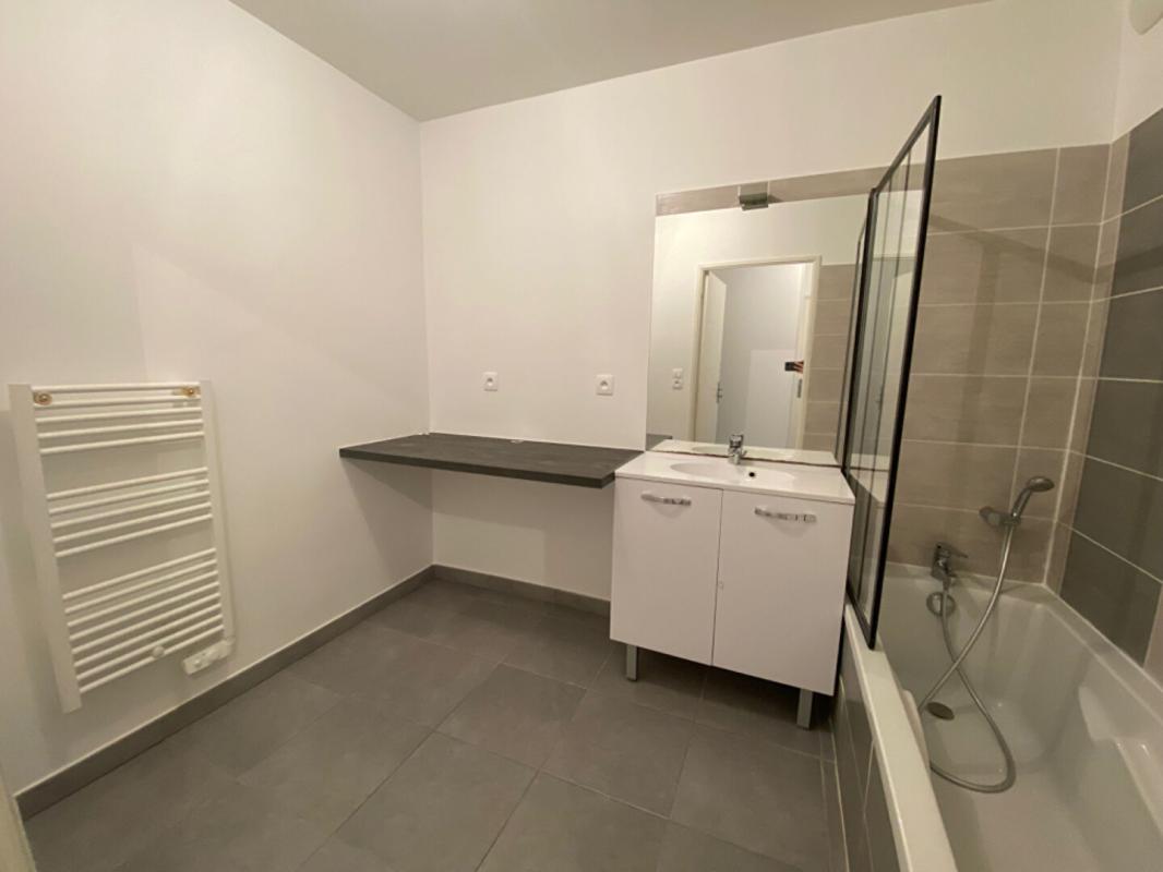 SAINT-LAURENT-SUR-SAONE À vendre - Appartement T3 lumineux avec balcon et garage - Saint-Laurent-sur-Saône (01750) 6