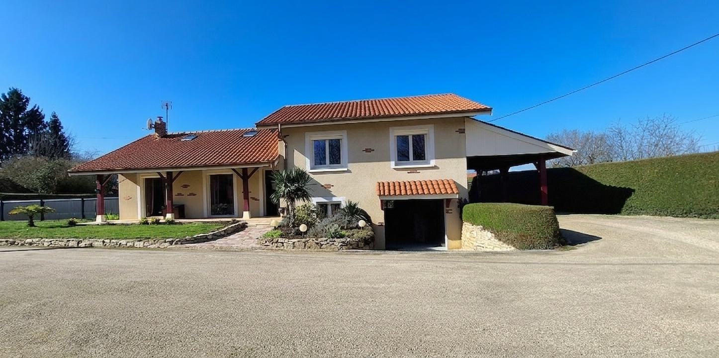 MEILLONNAS Maison Meillonnas plain pied 102 m2 avec piscine 5