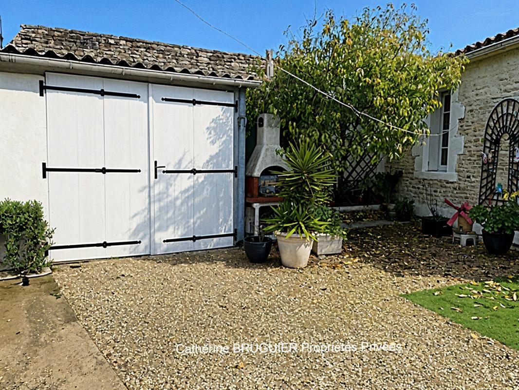 SALLES-SUR-MER Charmante maison en pierre de plain pied centre village 83 m2 avec garage 12