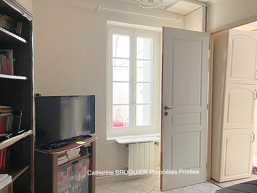 SALLES-SUR-MER Charmante maison en pierre de plain pied centre village 83 m2 avec garage 9