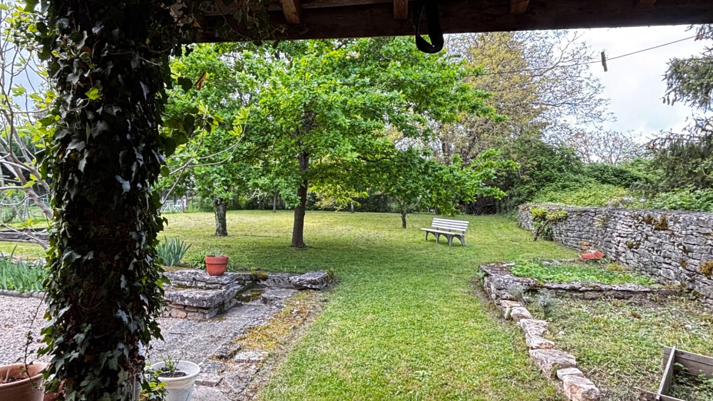 UCHIZY Maison en pierre,  Uchizy, 152 m2 avec beau terrain arboré et dépendances 1