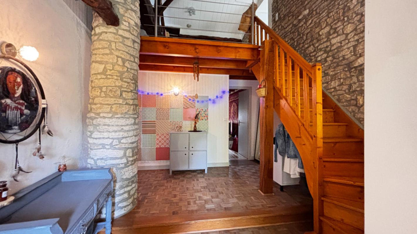 UCHIZY Maison en pierre,  Uchizy, 152 m2 avec beau terrain arboré et dépendances 14