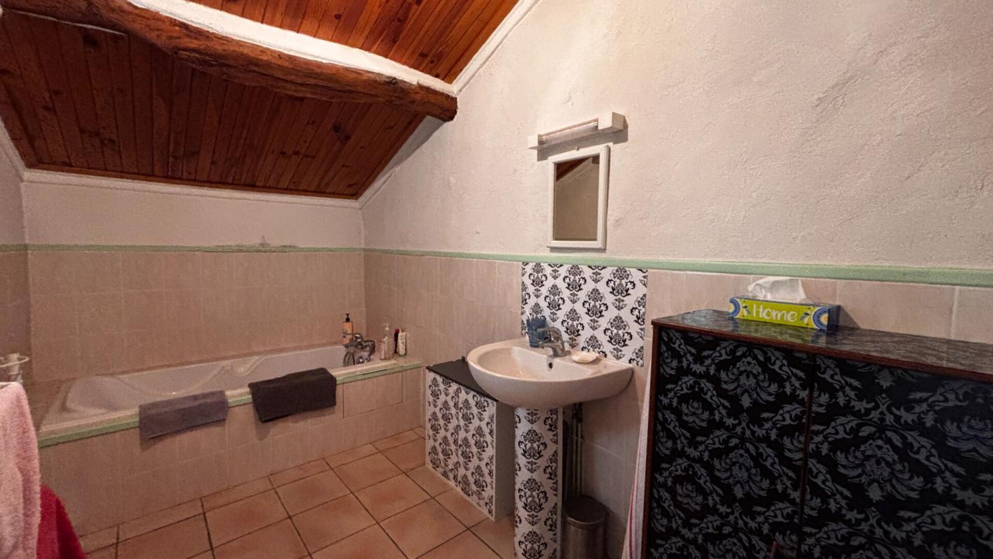 UCHIZY Maison en pierre,  Uchizy, 152 m2 avec beau terrain arboré et dépendances 15