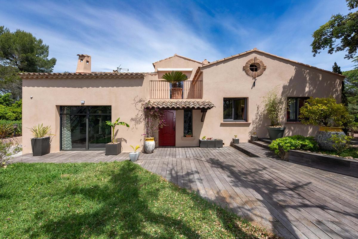 FREJUS - Hameau de Valescure - Villa 175 m² , dépendance, 4 chambres