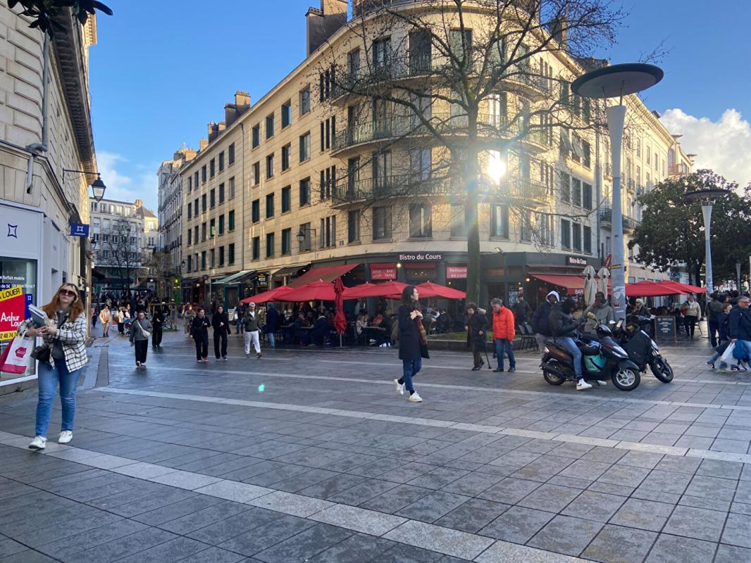 NANTES 44000 NANTES - BAIL A CEDER LOCAL COMMERCIAL 42 M² PROCHE DECRE 8