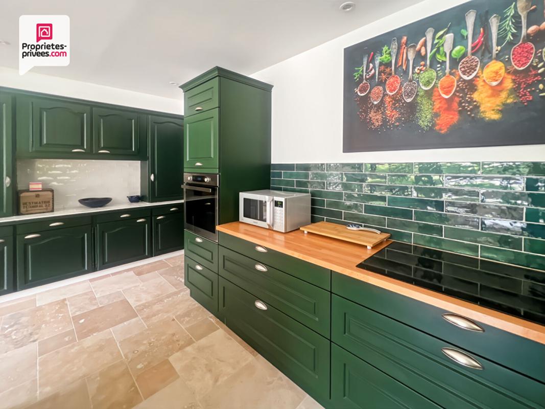 CASTELJALOUX Propriété en pierre 290 m² avec gîte, dépendances, piscine et 4 ha 10
