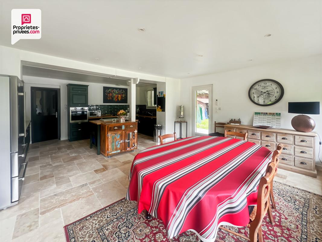 CASTELJALOUX Propriété en pierre 290 m² avec gîte, dépendances, piscine et 4 ha 11