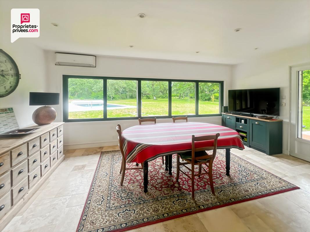 CASTELJALOUX Propriété en pierre 290 m² avec gîte, dépendances, piscine et 4 ha 12