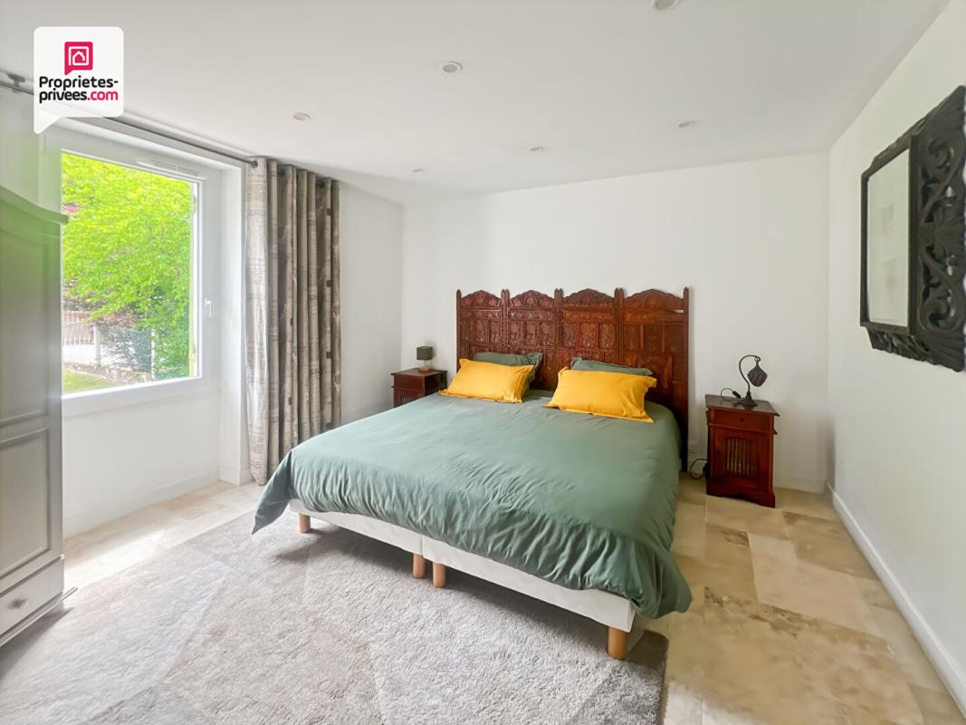 CASTELJALOUX Propriété en pierre 290 m² avec gîte, dépendances, piscine et 4 ha 14