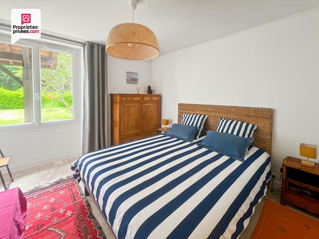 CASTELJALOUX Propriété en pierre 290 m² avec gîte, dépendances, piscine et 4 ha 15