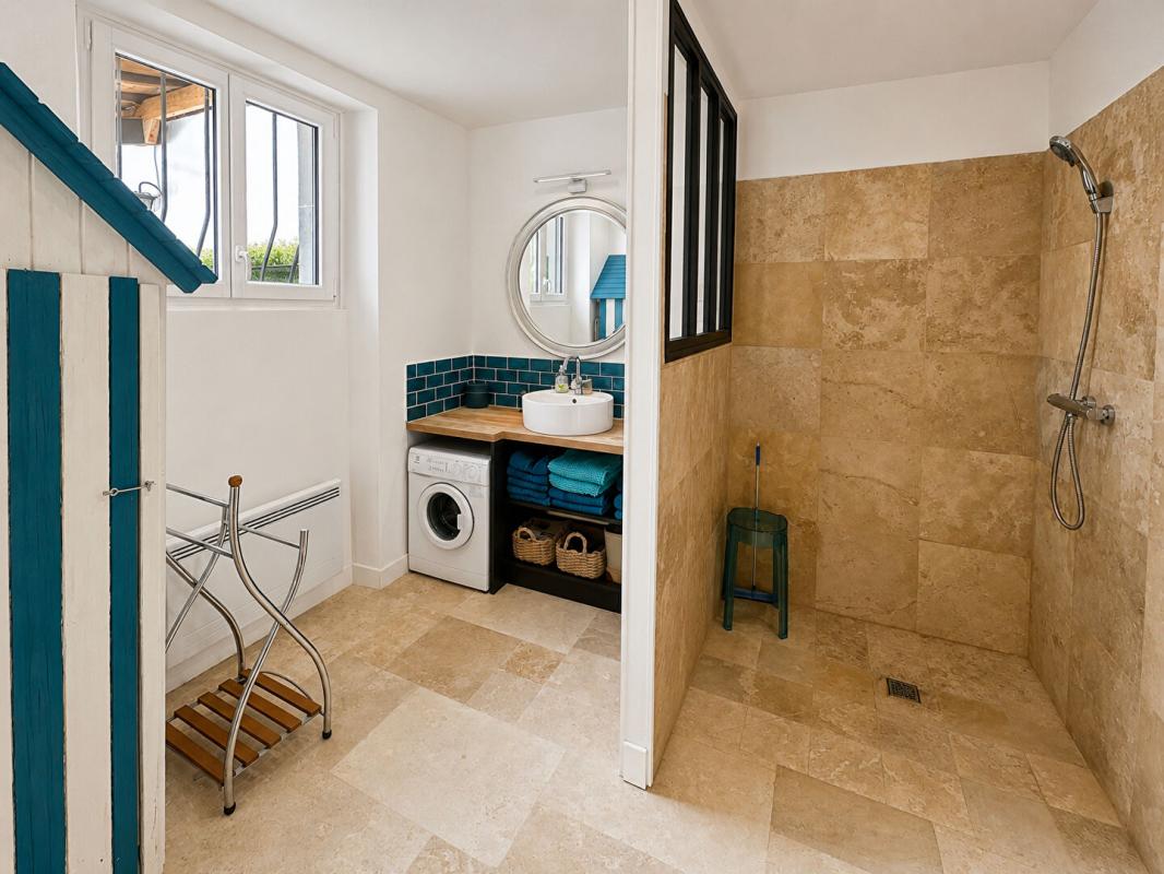 CASTELJALOUX Propriété en pierre 290 m² avec gîte, dépendances, piscine et 4 ha 17