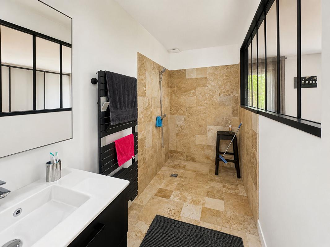 CASTELJALOUX Propriété en pierre 290 m² avec gîte, dépendances, piscine et 4 ha 18