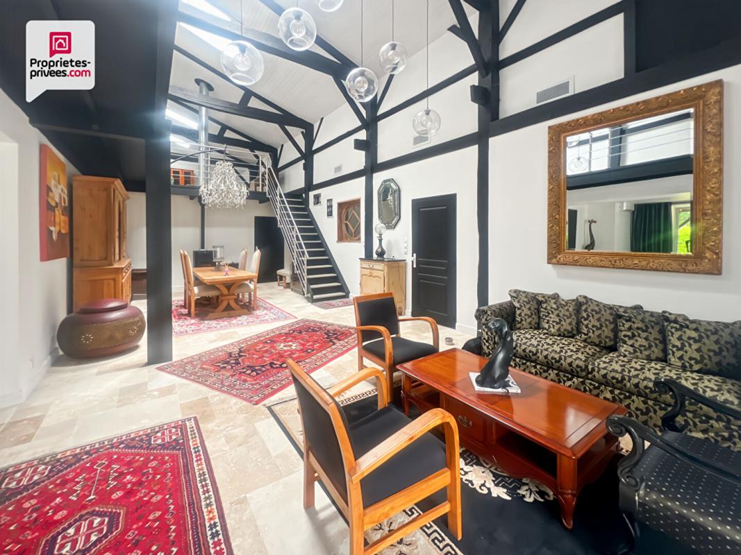 CASTELJALOUX Propriété en pierre 290 m² avec gîte, dépendances, piscine et 4 ha 6