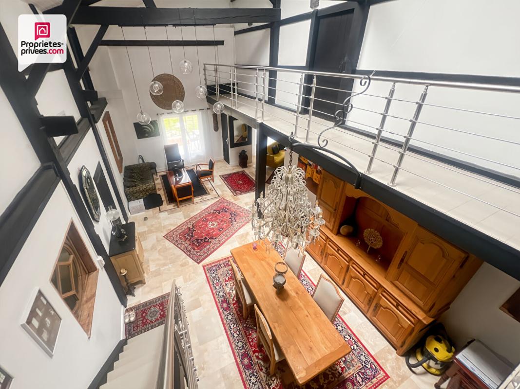 CASTELJALOUX Propriété en pierre 290 m² avec gîte, dépendances, piscine et 4 ha 7
