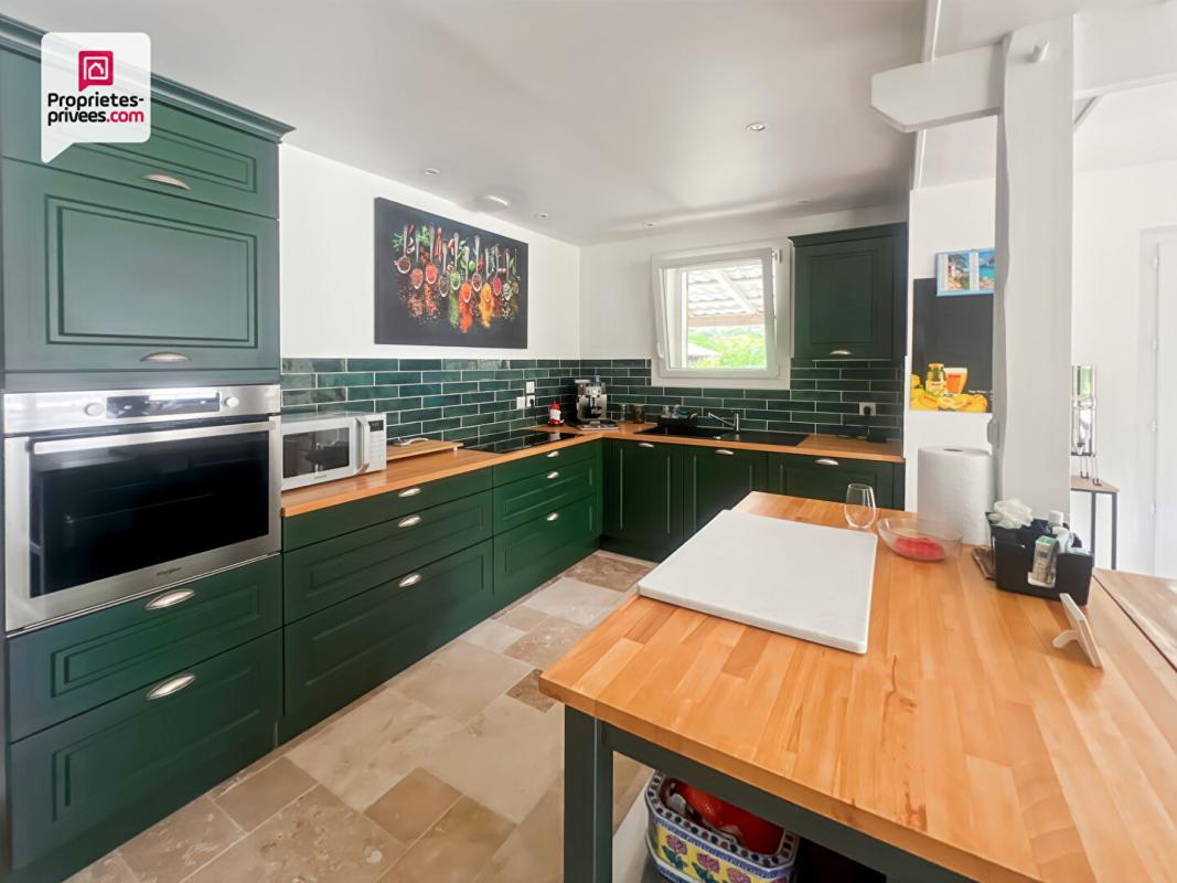 CASTELJALOUX Propriété en pierre 290 m² avec gîte, dépendances, piscine et 4 ha 9