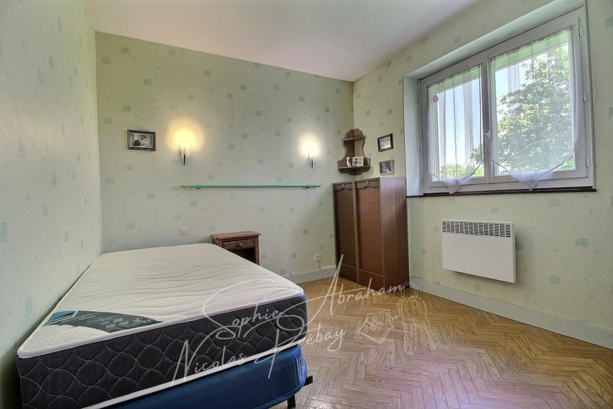 OUTARVILLE Ensemble immobilier avec maison et dépendances, cour et jardin 10
