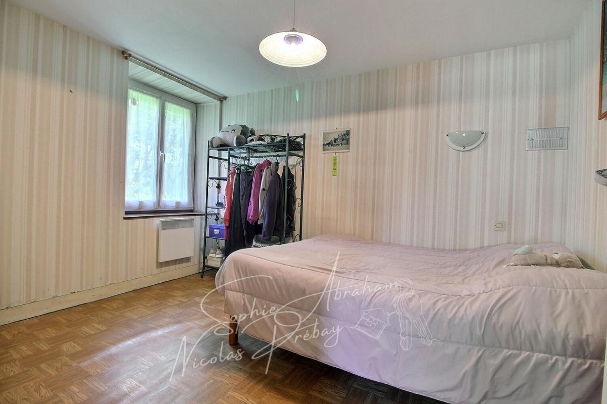 OUTARVILLE Ensemble immobilier avec maison et dépendances, cour et jardin 5