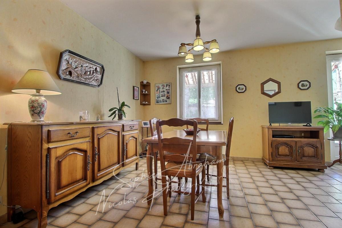 OUTARVILLE Ensemble immobilier avec maison et dépendances, cour et jardin 8