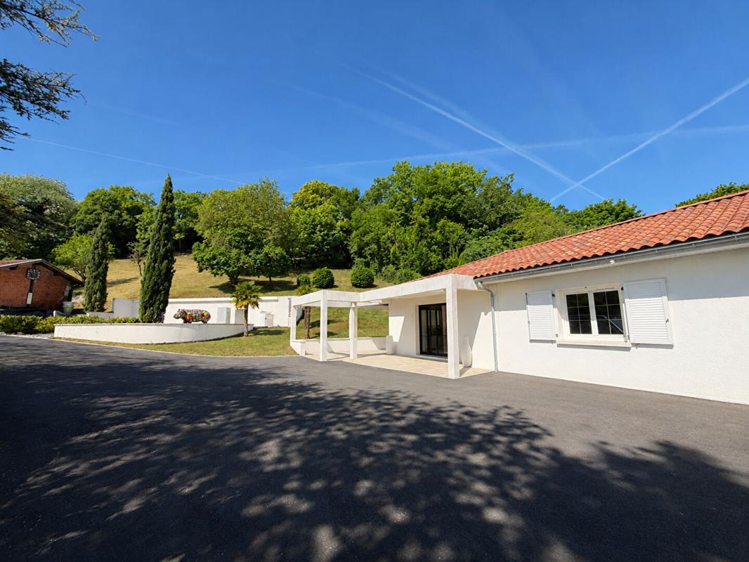 ANGOULEME Maison Angouleme 4 pièce(s) 140 m2 1
