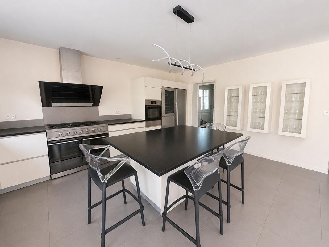 ANGOULEME Maison Angouleme 4 pièce(s) 140 m2 4